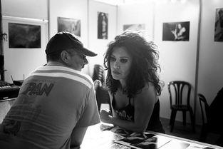 外国AV演员吃药,揭秘外国AV演员“神奇药物”背后的真相