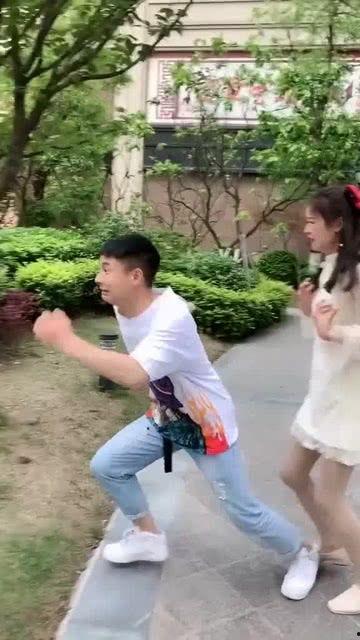 粉色跑步遛狗av,遛狗跑步的温馨时光